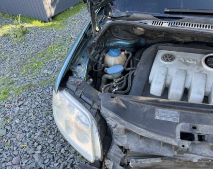 Зеленый Фольксваген Туран, объемом двигателя 1.9 л и пробегом 230 тыс. км за 1950 $, фото 7 на Automoto.ua