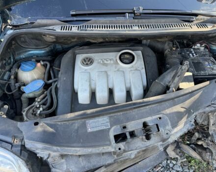 Зеленый Фольксваген Туран, объемом двигателя 1.9 л и пробегом 230 тыс. км за 1950 $, фото 5 на Automoto.ua