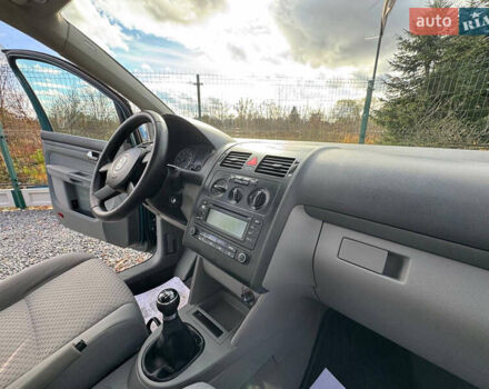 Зеленый Фольксваген Туран, объемом двигателя 1.6 л и пробегом 186 тыс. км за 5150 $, фото 63 на Automoto.ua