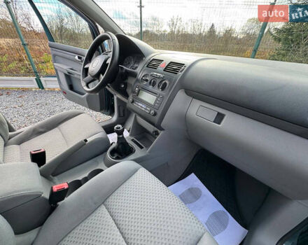 Зеленый Фольксваген Туран, объемом двигателя 1.6 л и пробегом 186 тыс. км за 5150 $, фото 59 на Automoto.ua