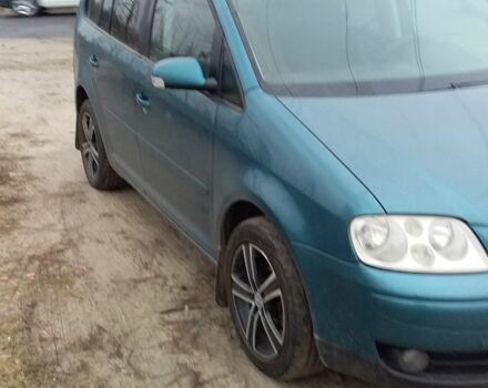 Зеленый Фольксваген Туран, объемом двигателя 2 л и пробегом 200 тыс. км за 4199 $, фото 2 на Automoto.ua