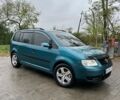 Зеленый Фольксваген Туран, объемом двигателя 1.6 л и пробегом 225 тыс. км за 5600 $, фото 1 на Automoto.ua