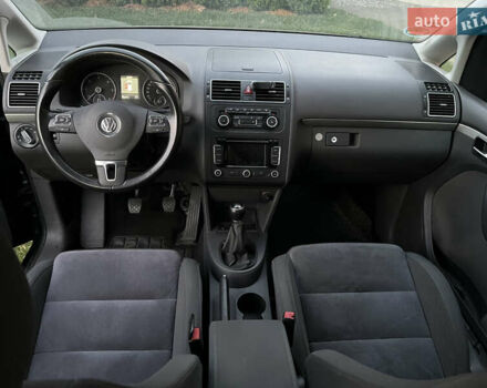 Зеленый Фольксваген Туран, объемом двигателя 2 л и пробегом 282 тыс. км за 10700 $, фото 4 на Automoto.ua
