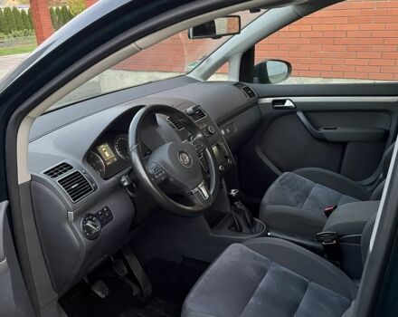 Зеленый Фольксваген Туран, объемом двигателя 2 л и пробегом 282 тыс. км за 10700 $, фото 5 на Automoto.ua