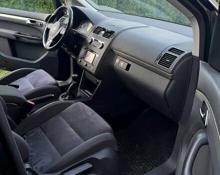 Зеленый Фольксваген Туран, объемом двигателя 2 л и пробегом 282 тыс. км за 10700 $, фото 7 на Automoto.ua