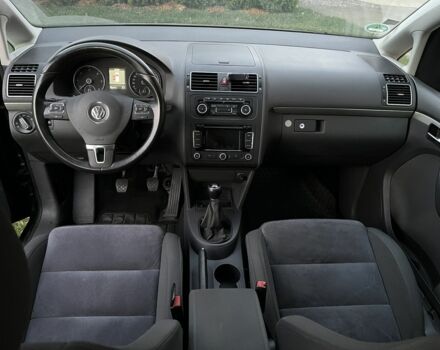 Зеленый Фольксваген Туран, объемом двигателя 2 л и пробегом 282 тыс. км за 10700 $, фото 4 на Automoto.ua