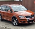 Оранжевый Фольксваген Туран, объемом двигателя 1.6 л и пробегом 243 тыс. км за 9399 $, фото 8 на Automoto.ua