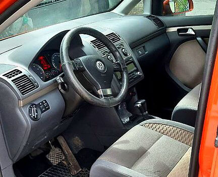 Оранжевый Фольксваген Туран, объемом двигателя 1.4 л и пробегом 217 тыс. км за 6900 $, фото 5 на Automoto.ua