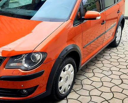 Оранжевый Фольксваген Туран, объемом двигателя 1.4 л и пробегом 217 тыс. км за 6900 $, фото 1 на Automoto.ua