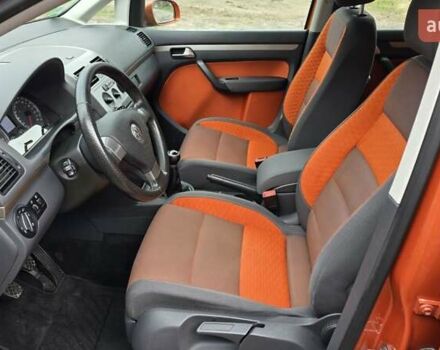 Оранжевый Фольксваген Туран, объемом двигателя 1.6 л и пробегом 243 тыс. км за 9399 $, фото 44 на Automoto.ua