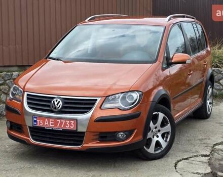Оранжевый Фольксваген Туран, объемом двигателя 1.6 л и пробегом 243 тыс. км за 9399 $, фото 3 на Automoto.ua