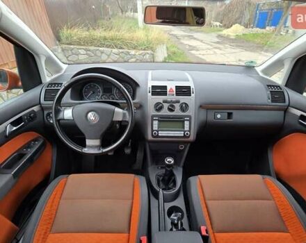 Оранжевый Фольксваген Туран, объемом двигателя 1.6 л и пробегом 243 тыс. км за 9399 $, фото 50 на Automoto.ua