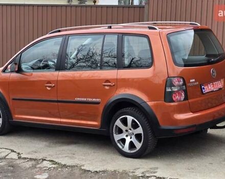 Оранжевый Фольксваген Туран, объемом двигателя 1.6 л и пробегом 243 тыс. км за 9399 $, фото 25 на Automoto.ua