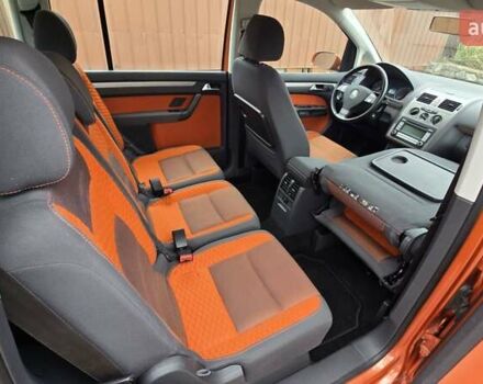 Оранжевый Фольксваген Туран, объемом двигателя 1.6 л и пробегом 243 тыс. км за 9399 $, фото 56 на Automoto.ua