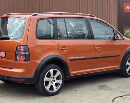 Оранжевый Фольксваген Туран, объемом двигателя 1.6 л и пробегом 243 тыс. км за 9399 $, фото 16 на Automoto.ua