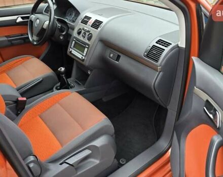 Оранжевый Фольксваген Туран, объемом двигателя 1.6 л и пробегом 243 тыс. км за 9399 $, фото 53 на Automoto.ua