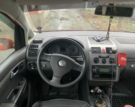 Оранжевый Фольксваген Туран, объемом двигателя 1.4 л и пробегом 221 тыс. км за 5000 $, фото 3 на Automoto.ua