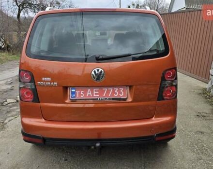 Оранжевый Фольксваген Туран, объемом двигателя 1.6 л и пробегом 243 тыс. км за 9399 $, фото 20 на Automoto.ua