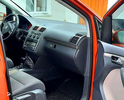 Оранжевый Фольксваген Туран, объемом двигателя 1.4 л и пробегом 217 тыс. км за 6900 $, фото 4 на Automoto.ua