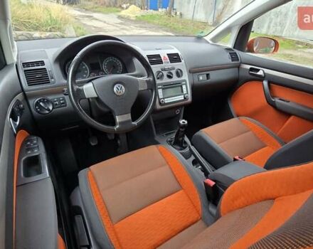 Оранжевый Фольксваген Туран, объемом двигателя 1.6 л и пробегом 243 тыс. км за 9399 $, фото 51 на Automoto.ua