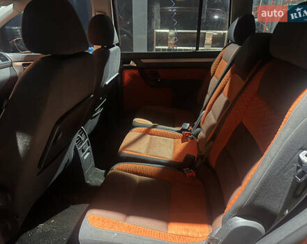 Помаранчевий Фольксваген Туран, об'ємом двигуна 1.4 л та пробігом 230 тис. км за 5700 $, фото 4 на Automoto.ua