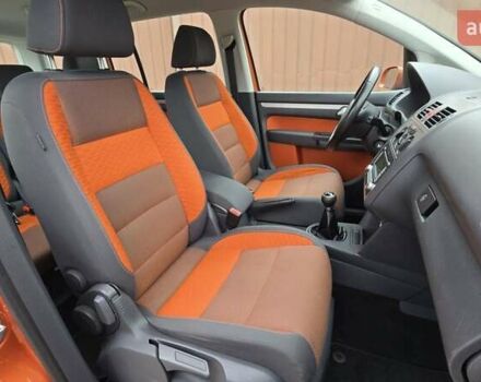 Оранжевый Фольксваген Туран, объемом двигателя 1.6 л и пробегом 243 тыс. км за 9399 $, фото 54 на Automoto.ua