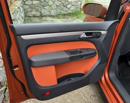 Оранжевый Фольксваген Туран, объемом двигателя 1.6 л и пробегом 243 тыс. км за 9399 $, фото 39 на Automoto.ua