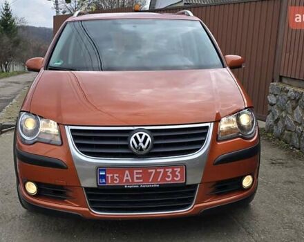 Оранжевый Фольксваген Туран, объемом двигателя 1.6 л и пробегом 243 тыс. км за 9399 $, фото 4 на Automoto.ua