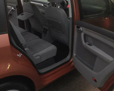 Помаранчевий Фольксваген Туран, об'ємом двигуна 2 л та пробігом 270 тис. км за 8400 $, фото 13 на Automoto.ua