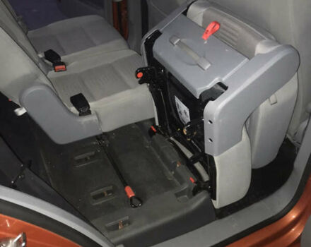 Помаранчевий Фольксваген Туран, об'ємом двигуна 2 л та пробігом 270 тис. км за 8400 $, фото 20 на Automoto.ua