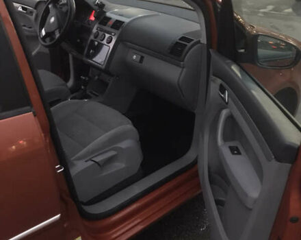 Помаранчевий Фольксваген Туран, об'ємом двигуна 2 л та пробігом 270 тис. км за 8400 $, фото 14 на Automoto.ua