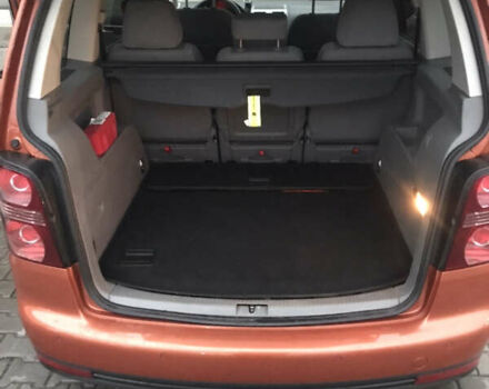 Помаранчевий Фольксваген Туран, об'ємом двигуна 2 л та пробігом 270 тис. км за 8400 $, фото 15 на Automoto.ua