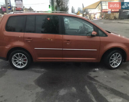 Помаранчевий Фольксваген Туран, об'ємом двигуна 2 л та пробігом 270 тис. км за 8400 $, фото 3 на Automoto.ua