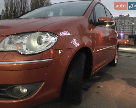 Помаранчевий Фольксваген Туран, об'ємом двигуна 2 л та пробігом 270 тис. км за 8400 $, фото 8 на Automoto.ua