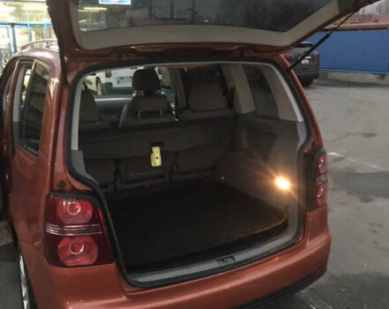 Помаранчевий Фольксваген Туран, об'ємом двигуна 2 л та пробігом 270 тис. км за 8400 $, фото 16 на Automoto.ua