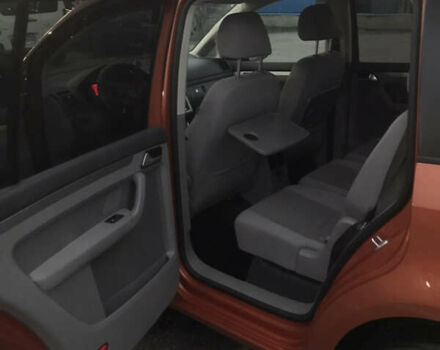 Помаранчевий Фольксваген Туран, об'ємом двигуна 2 л та пробігом 270 тис. км за 8400 $, фото 12 на Automoto.ua