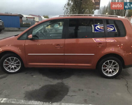 Помаранчевий Фольксваген Туран, об'ємом двигуна 2 л та пробігом 270 тис. км за 8400 $, фото 6 на Automoto.ua
