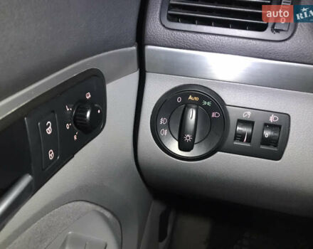 Помаранчевий Фольксваген Туран, об'ємом двигуна 2 л та пробігом 270 тис. км за 8400 $, фото 31 на Automoto.ua