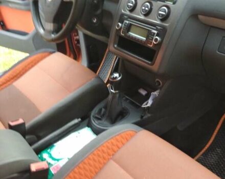 Оранжевый Фольксваген Туран, объемом двигателя 1.9 л и пробегом 230 тыс. км за 8500 $, фото 3 на Automoto.ua