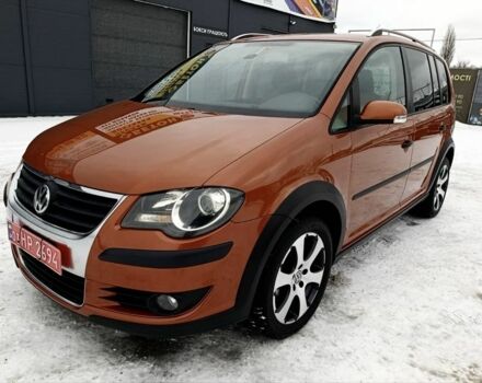 Помаранчевий Фольксваген Туран, об'ємом двигуна 2 л та пробігом 260 тис. км за 8499 $, фото 1 на Automoto.ua