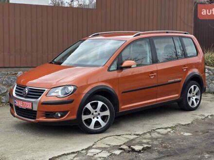 Оранжевый Фольксваген Туран, объемом двигателя 1.6 л и пробегом 243 тыс. км за 9399 $, фото 1 на Automoto.ua