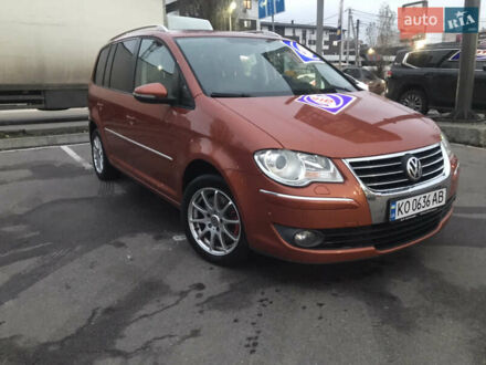 Помаранчевий Фольксваген Туран, об'ємом двигуна 2 л та пробігом 270 тис. км за 8400 $, фото 1 на Automoto.ua