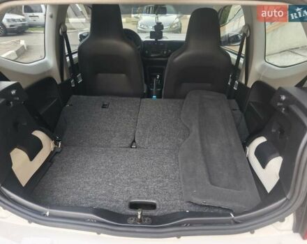 Белый Фольксваген Ап, объемом двигателя 1 л и пробегом 219 тыс. км за 5500 $, фото 4 на Automoto.ua