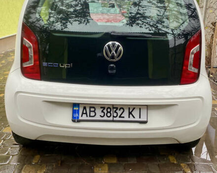 Белый Фольксваген Ап, объемом двигателя 1 л и пробегом 300 тыс. км за 5359 $, фото 3 на Automoto.ua