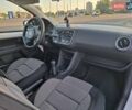 Белый Фольксваген Ап, объемом двигателя 1 л и пробегом 300 тыс. км за 4550 $, фото 4 на Automoto.ua