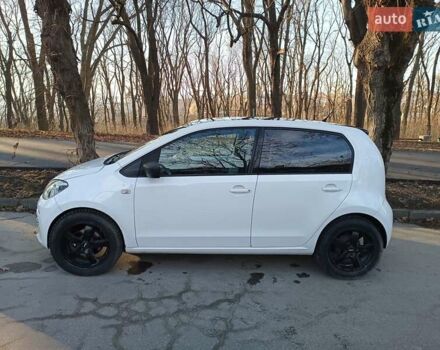 Фольксваген Ап 2013 в Каменце-Подольском на Automoto.ua Белый Фольксваген Ап, объемом двигателя 1 л и пробегом 190 тыс. км за 5600 $, фото 3 на Automoto.ua