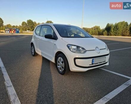 Белый Фольксваген Ап, объемом двигателя 1 л и пробегом 300 тыс. км за 4550 $, фото 2 на Automoto.ua