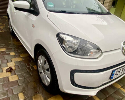 Белый Фольксваген Ап, объемом двигателя 1 л и пробегом 300 тыс. км за 5359 $, фото 1 на Automoto.ua