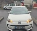 Белый Фольксваген Ап, объемом двигателя 1 л и пробегом 130 тыс. км за 6600 $, фото 1 на Automoto.ua