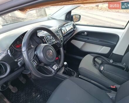 Фольксваген Ап 2013 в Каменце-Подольском на Automoto.ua Белый Фольксваген Ап, объемом двигателя 1 л и пробегом 190 тыс. км за 5600 $, фото 2 на Automoto.ua